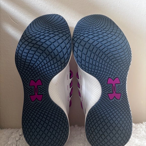 Tennis shoes - Picture 5 of 8